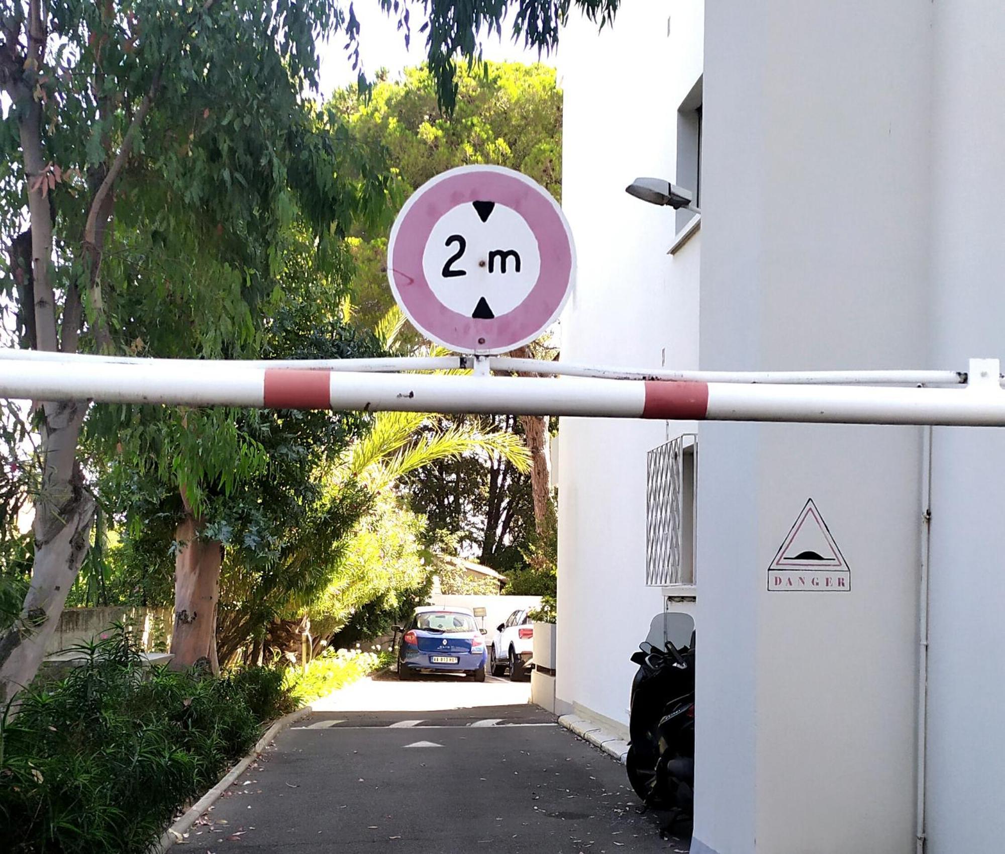 Grand Studio Climatise En Bord De Mer Avec Parking Securise Ґольф-Жуан Екстер'єр фото