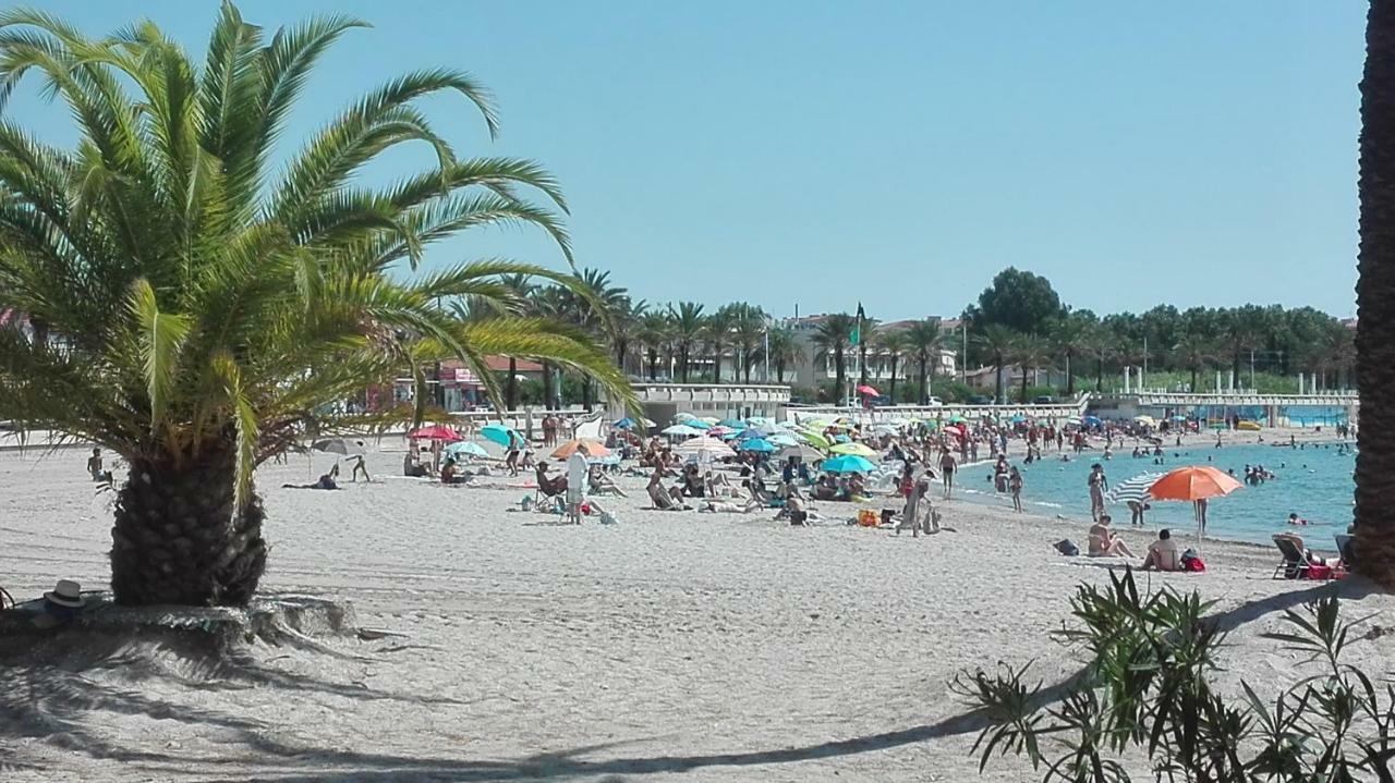 Grand Studio Climatise En Bord De Mer Avec Parking Securise Ґольф-Жуан Екстер'єр фото