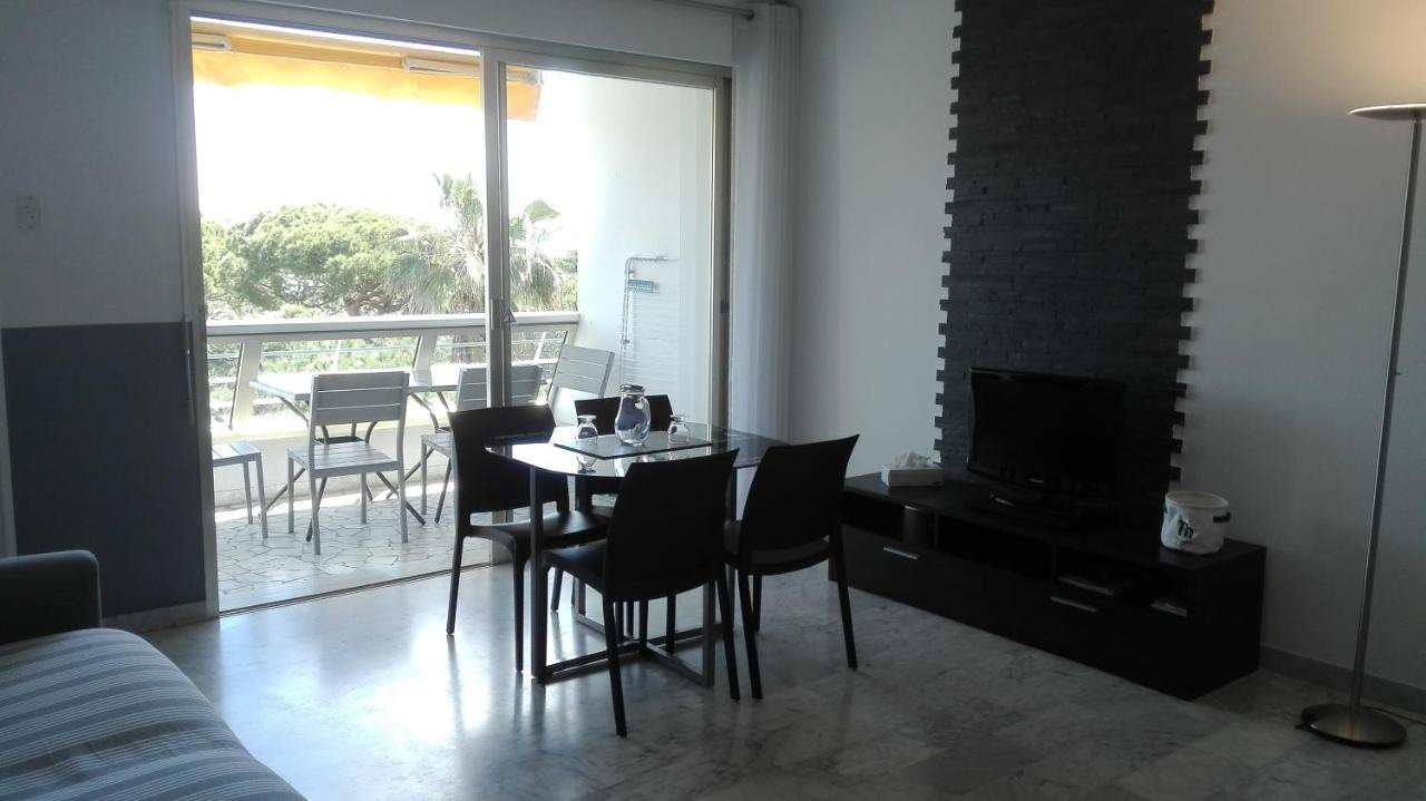 Grand Studio Climatise En Bord De Mer Avec Parking Securise Ґольф-Жуан Екстер'єр фото