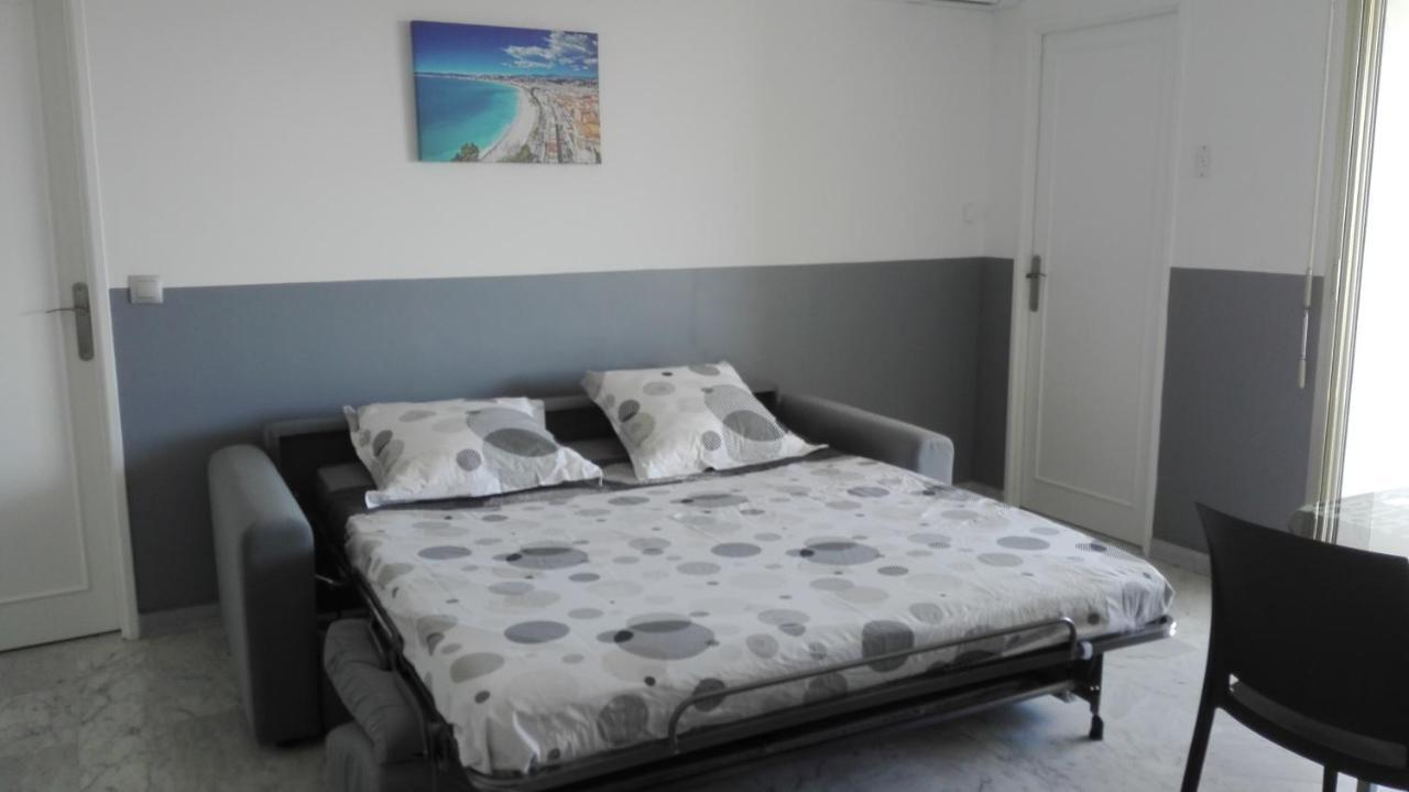 Grand Studio Climatise En Bord De Mer Avec Parking Securise Ґольф-Жуан Екстер'єр фото