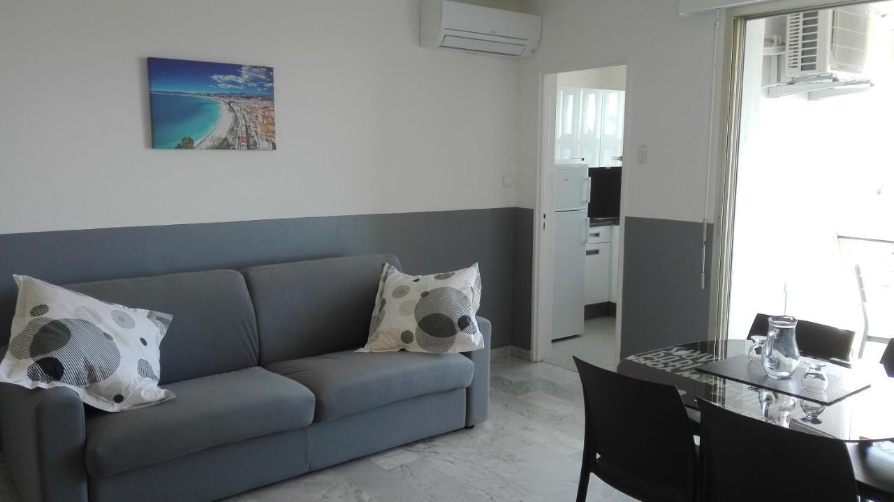 Grand Studio Climatise En Bord De Mer Avec Parking Securise Ґольф-Жуан Екстер'єр фото