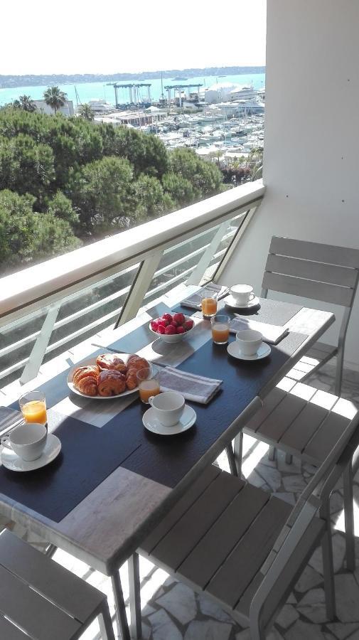 Grand Studio Climatise En Bord De Mer Avec Parking Securise Ґольф-Жуан Екстер'єр фото